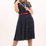 Granatowa sukienka w białe kropki z paskiem