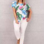 kolorowa-bluzka-z-gumka-na-dole-plus-size-w-liscie (3)