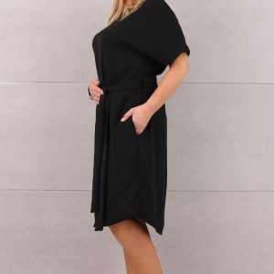 luzna-sukienka-wiazana-w-talii-czarna (2)