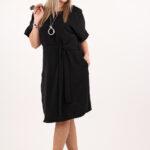 Luźna sukienka wiązana w talii czarna