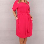 Luźna sukienka wiązana w talii malinowa