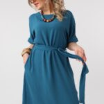 luzna-sukienka-wiazana-w-talii-morska (3)