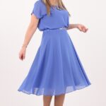 Niebieska szyfonowa sukienka z łańcuszkiem