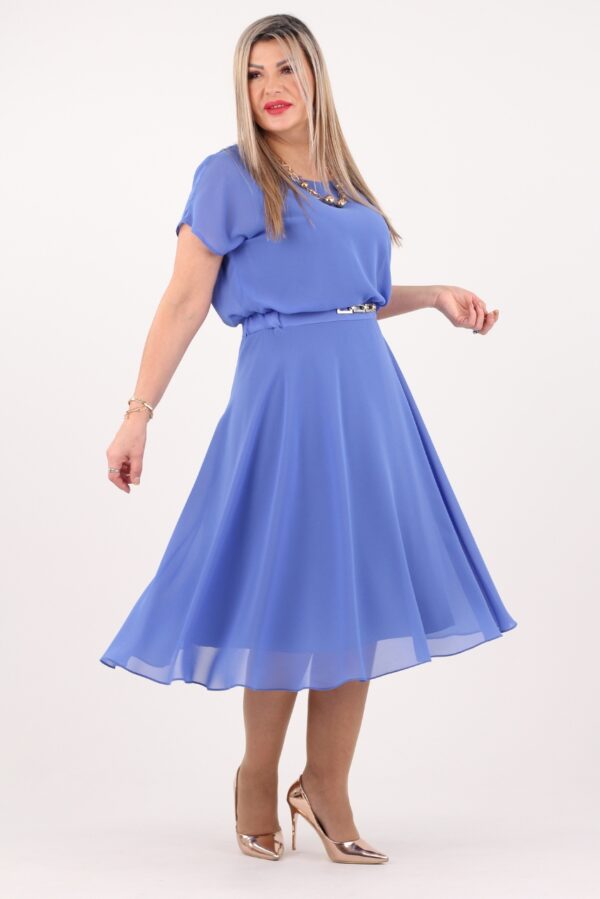 Niebieska szyfonowa sukienka z łańcuszkiem