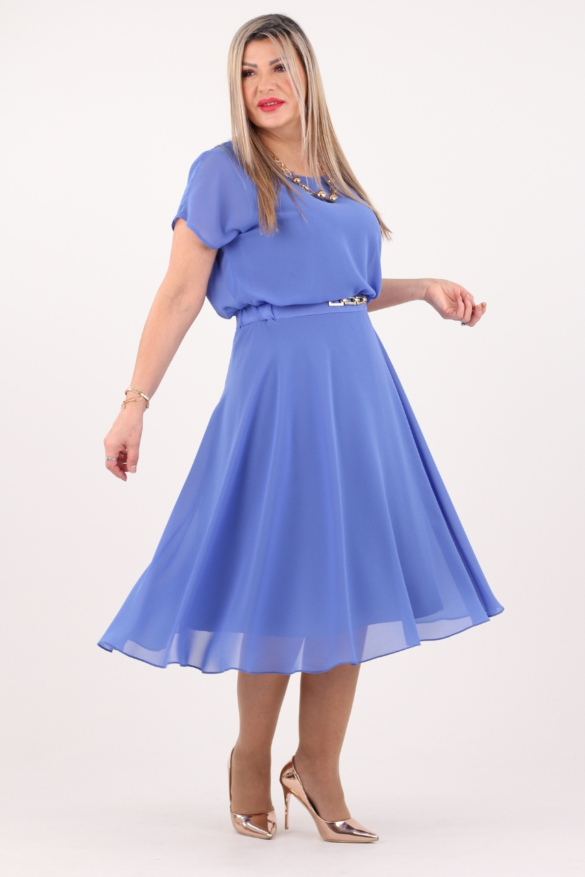 Niebieska szyfonowa sukienka z łańcuszkiem