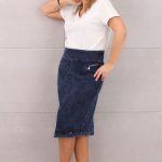 Ołówkowa spódnica jeansowa do kolan