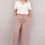 Spodnie mom fit z gumką w pasie brudny róż