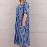 Sukienka ściągana w pasie niebieska w groszki