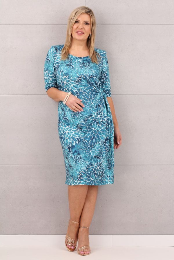 Niebieska sukienka ściągana w pasie rozeta