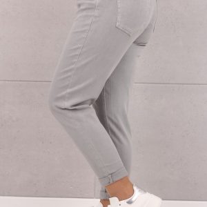 szare-jeansy-damskie-z-paskiem (2)