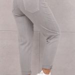 szare-jeansy-damskie-z-paskiem (4)