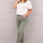 Luźne zielone spodnie jeansowe