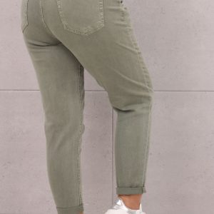 zielone-jeansy-damskie-z-paskiem (5)