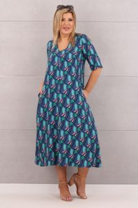 Zwiewna sukienka oversize we wzory niebiesko-zielona