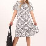 biała-sukienka-z-ornamentem-i-falbaną (8)