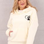 bluza-damska-z-kapturem-wzor-serce-lapka-biala (5)