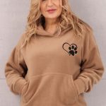 Bluza damska z kapturem wzór serce łapka brązowa