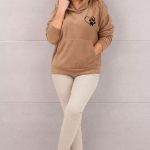 bluza-damska-z-kapturem-wzor-serce-lapka-brazowa (4)