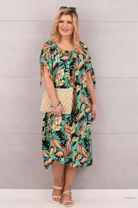 Czarna długa sukienka letnia plus size w liście