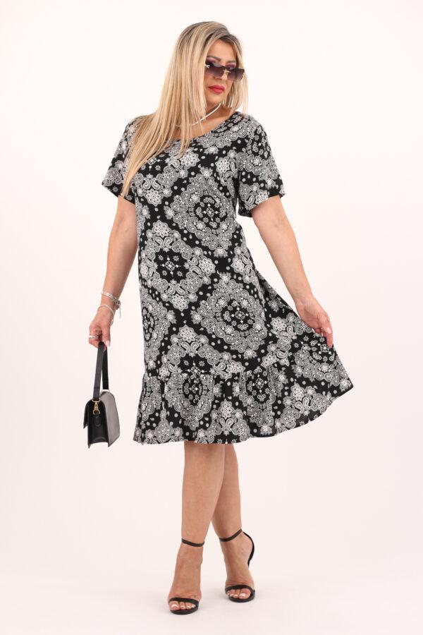 czarna-sukienka-z-ornamentem-i-falbaną (9)