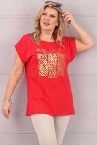 Czerwona koszulka ze złotym nadrukiem