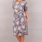 Elegancka sukienka ołówkowa koronkowa w kwiaty