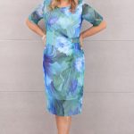 Elegancka sukienka ołówkowa z siatki niebieska