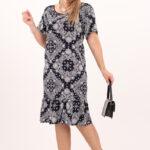 granatowa-sukienka-z-ornamentem-i-falbaną (7)