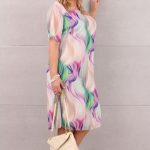 Kolorowa szyfonowa sukienka we wzory