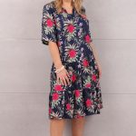 Letnia sukienka w hawajskie kwiaty