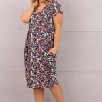 Letnia sukienka z wycięciem na plecach w kwiaty