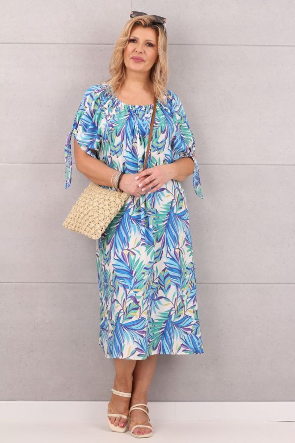 Niebieska długa sukienka letnia plus size w liście