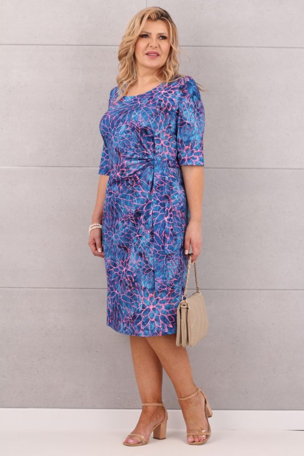 Niebiesko-różowa sukienka ściągana w pasie rozeta