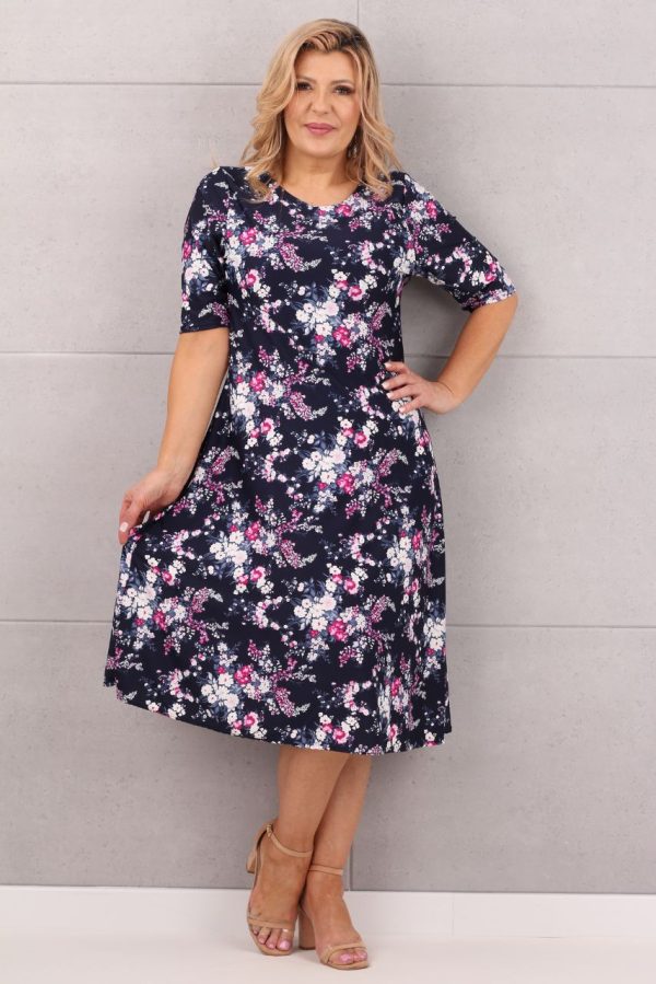 Wzorzysta rozkloszowana sukienka w różowe kwiaty