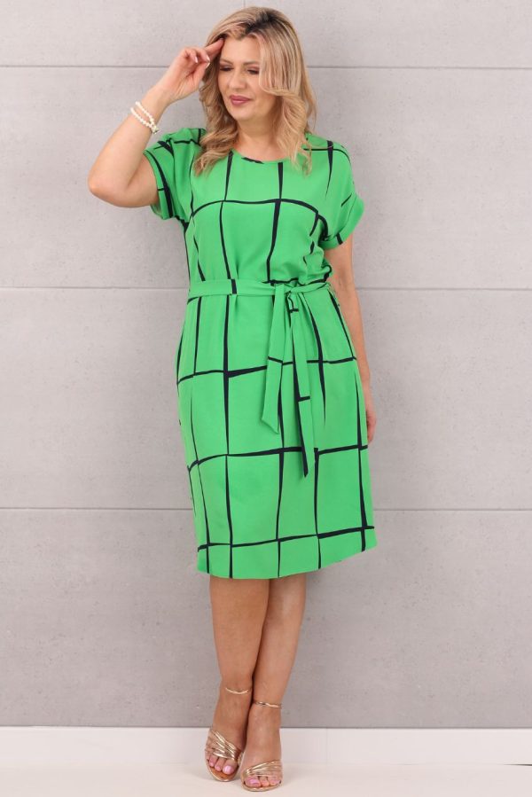 Zielona sukienka w kratę z paskiem w talii