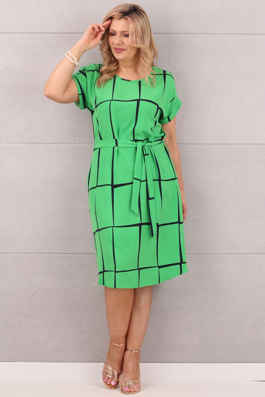 Zielona sukienka w kratę z paskiem w talii