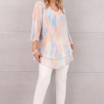 Zwiewna szyfonowa tunika beżowa w niebieskie wzory