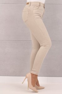 beżowe rurki z wysokim stanem