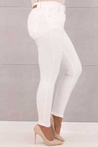 Białe rurki z wysokim stanem