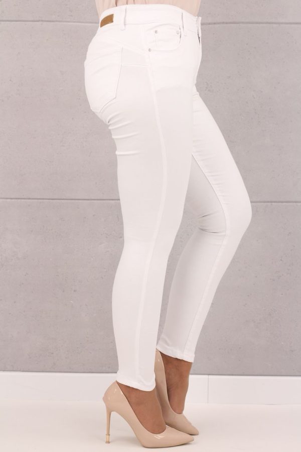 Białe rurki z wysokim stanem