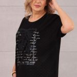 Czarna bluzka z ażurowym haftem