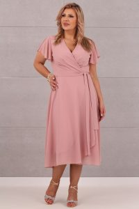 Rozkloszowana sukienka midi wiązana pudrowa