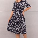 rozkloszowana-sukienka-w-fioletowe-kwiatki (7)