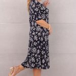 rozkloszowana-sukienka-w-fioletowe-kwiatki (8)