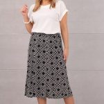 spodnica-za-kolano-trapezowa-czarna (2)