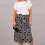 Spódnica za kolano trapezowa czarna we wzory