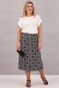 Spódnica za kolano trapezowa czarna we wzory