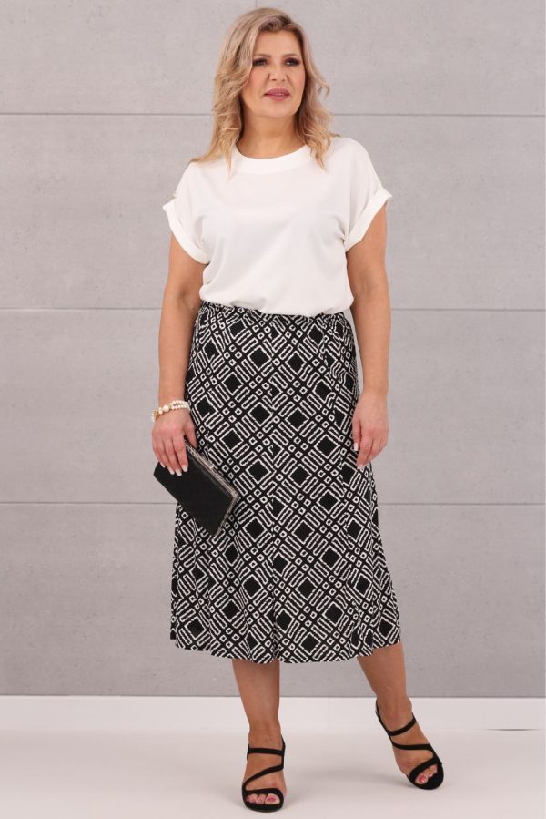 Spódnica za kolano trapezowa czarna we wzory