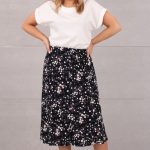 spodnica-za-kolano-trapezowa-granatowa