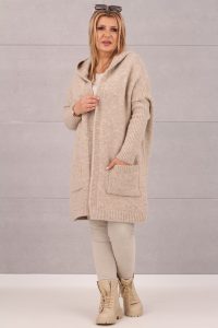 Długi beżowy kardigan we wzorem misia na plecach